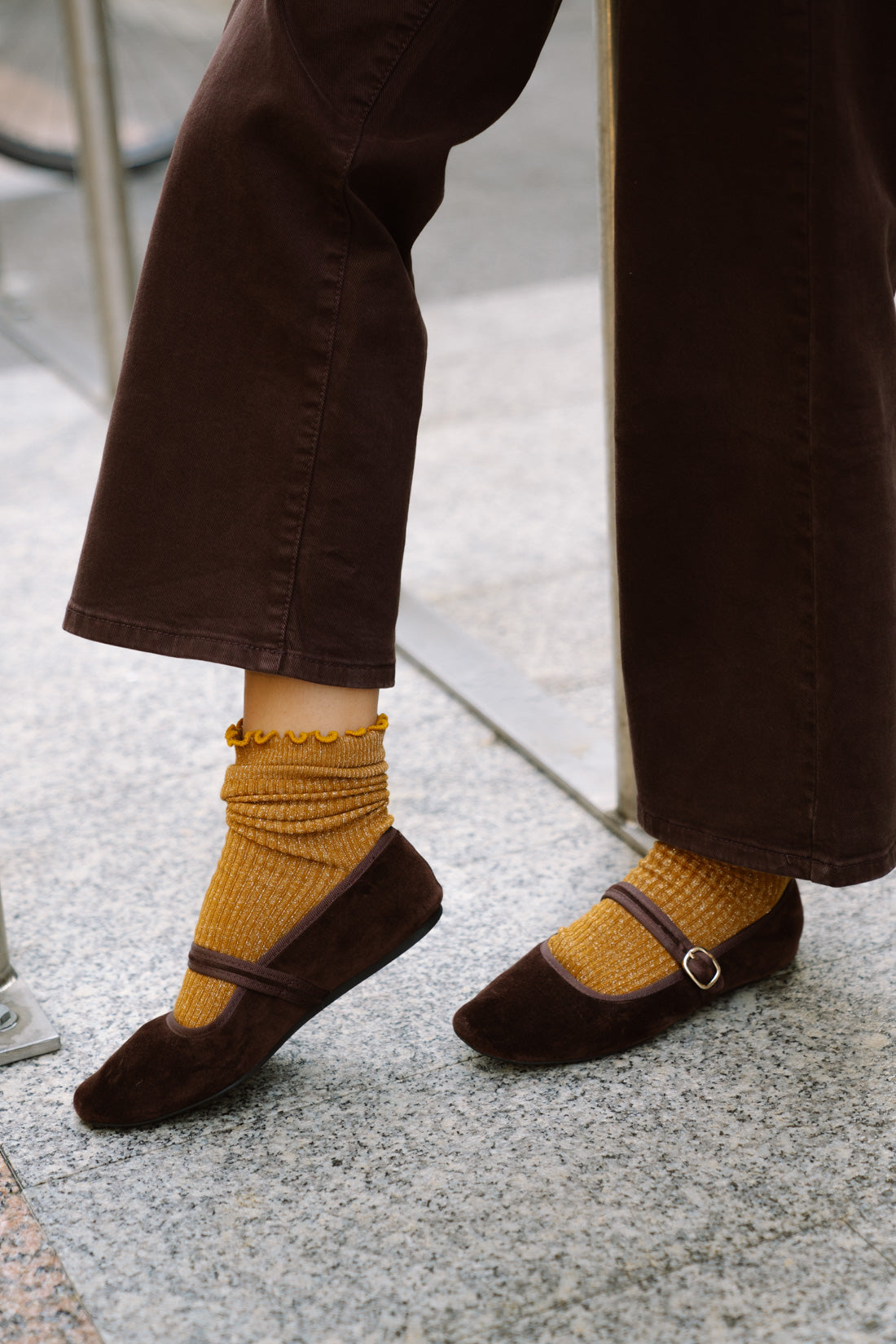 Calcetines brillo mostaza