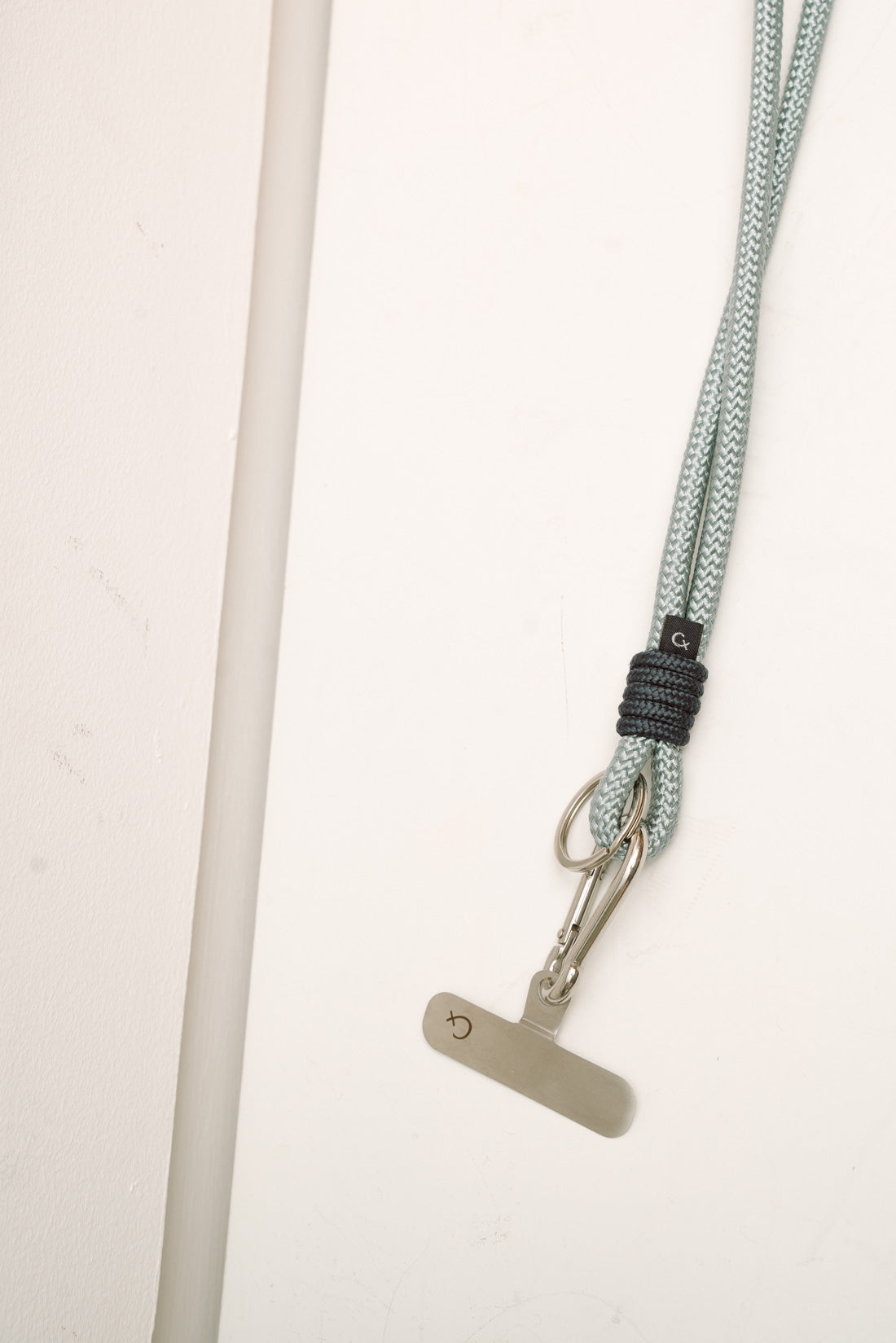 Cuelgamovil LARGO gris