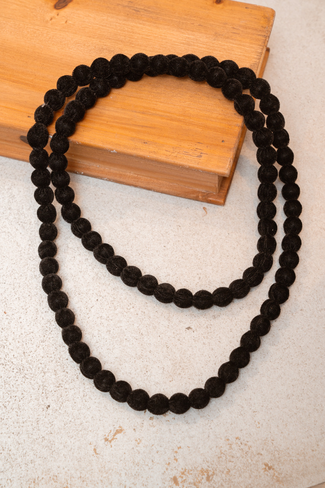 Collar terciopelo negro