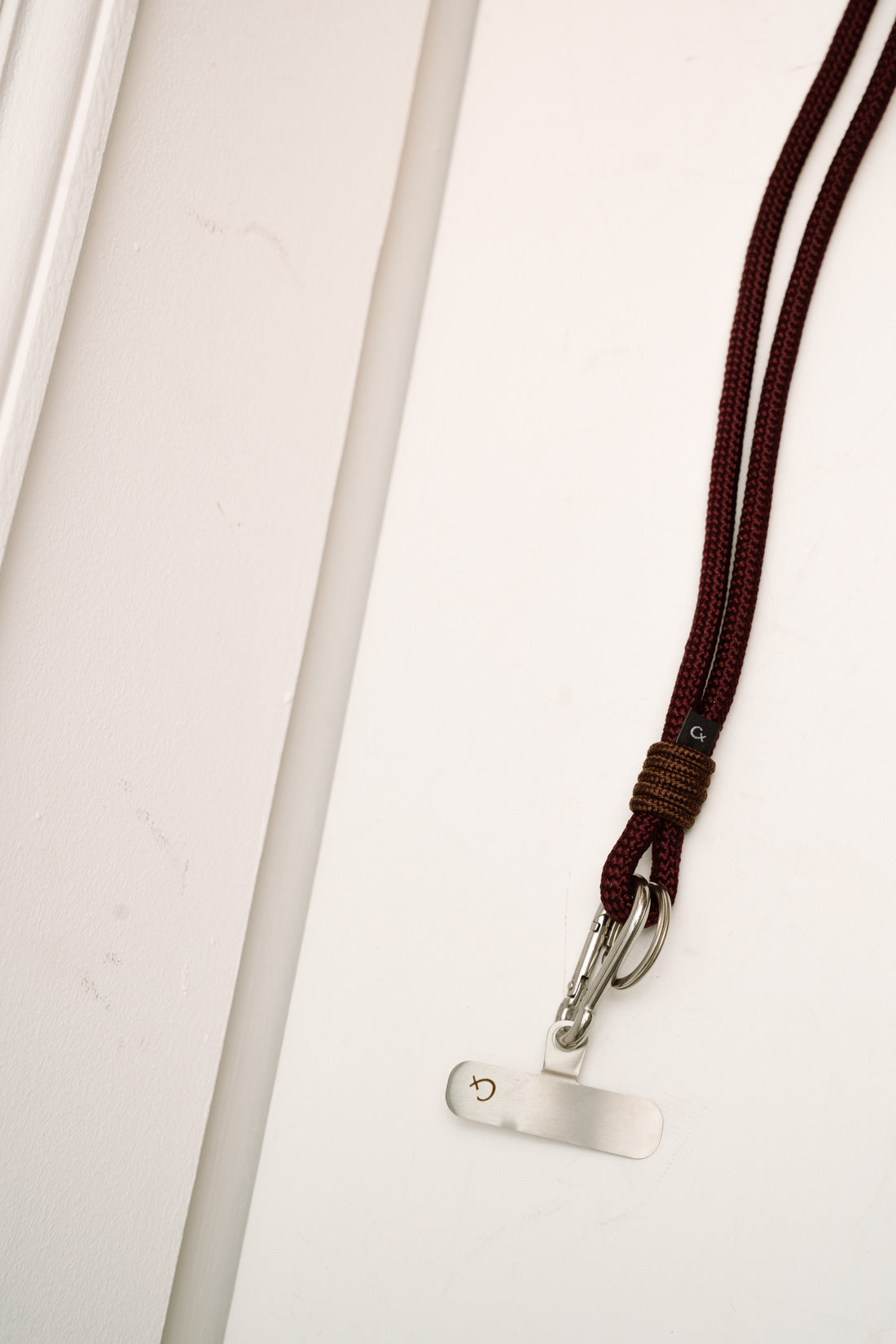 Cuelgamovil LARGO burdeos