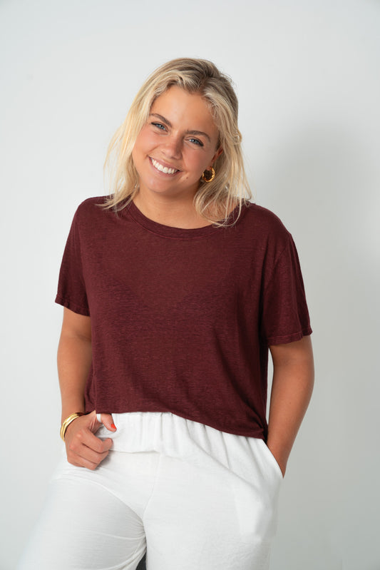 Camiseta lino cuello pico vino