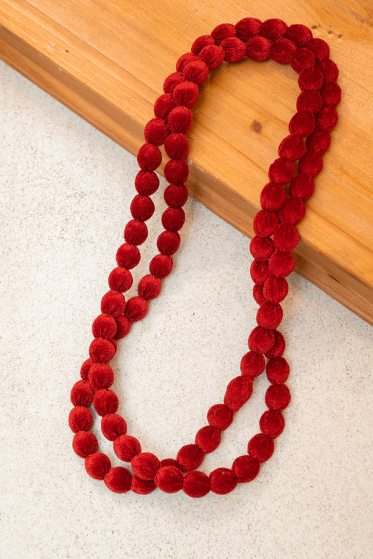 Collar terciopelo cereza