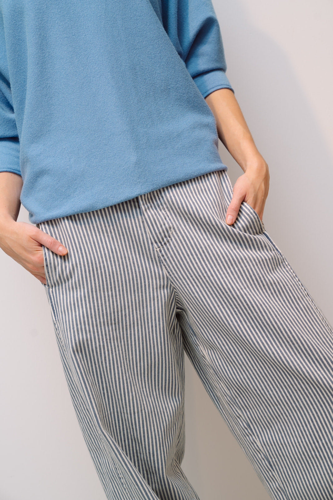 Pantalón HERON raya azul